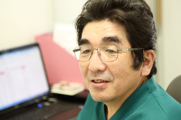 世界に誇れる実績を持つ院長が、すべての日帰り手術を執刀します。